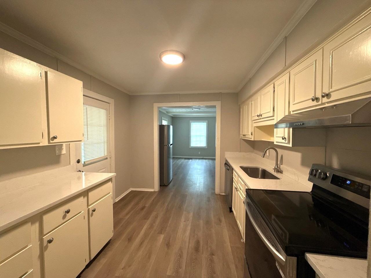 7923 Shinn Dr - Photo 3 of 11