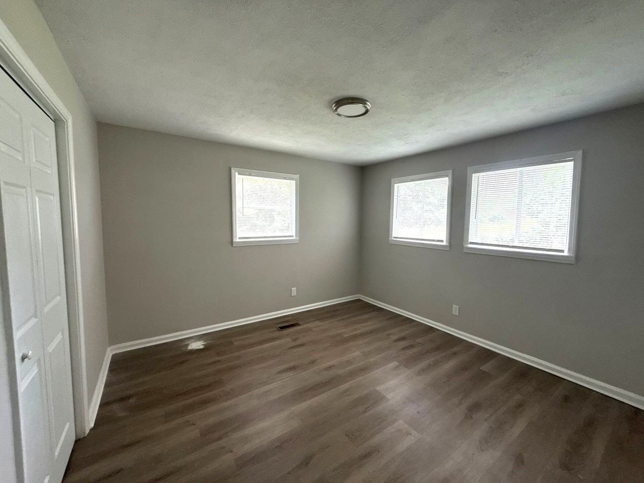 7923 Shinn Dr - Photo 4 of 11
