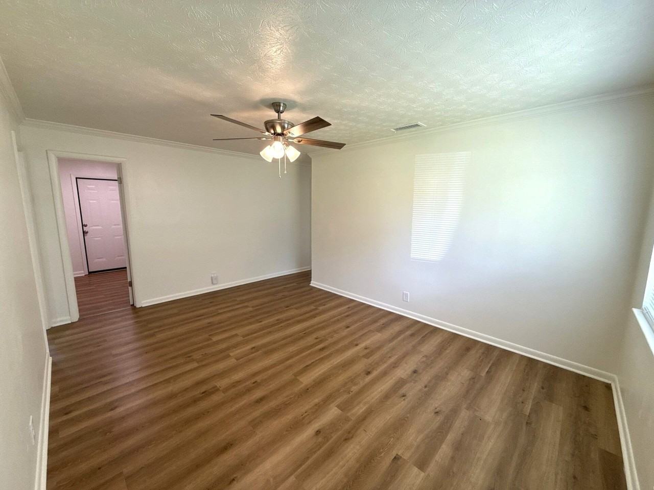 1035 Kirkland Dr - Photo 3 of 15