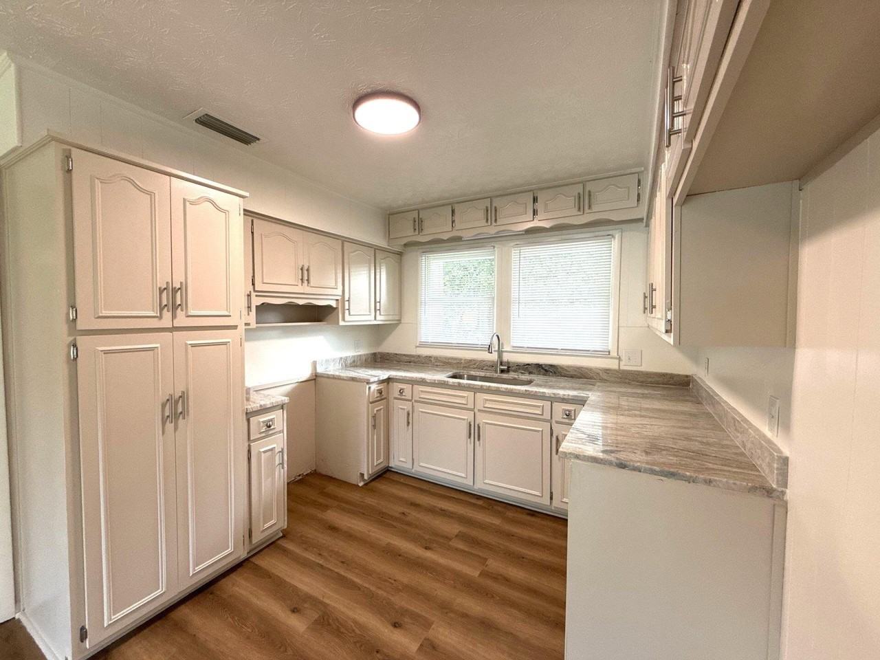 1035 Kirkland Dr - Photo 5 of 15