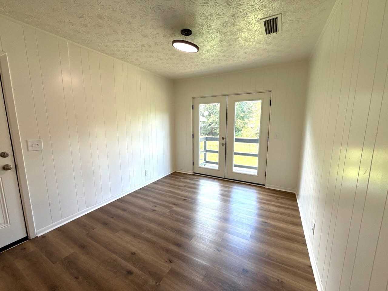 1035 Kirkland Dr - Photo 6 of 15