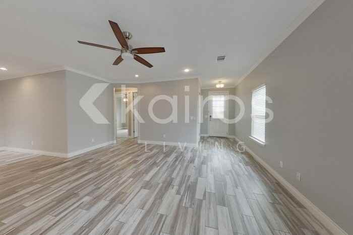 7402 Mosley St - Photo 5 of 27