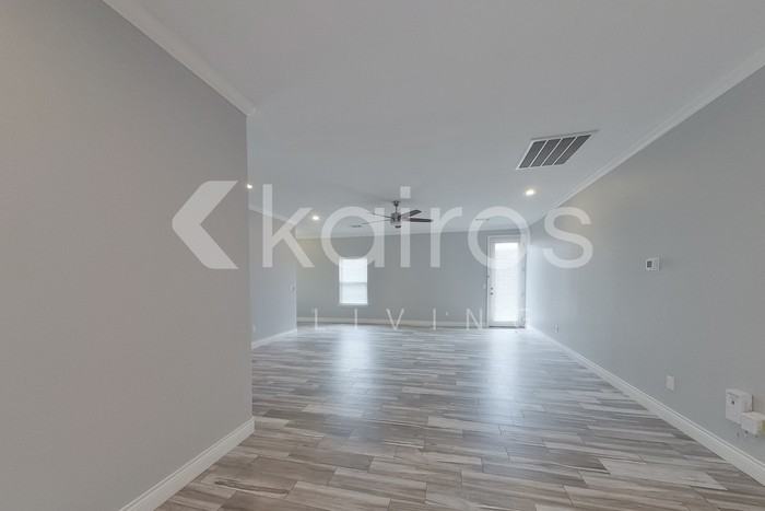 7402 Mosley St - Photo 6 of 27