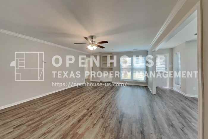 1315 Forest Hollow Dr - Photo 4 of 22