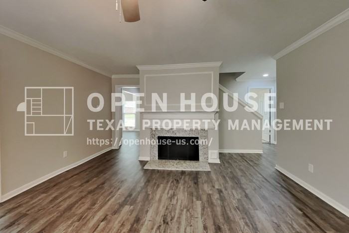 1315 Forest Hollow Dr - Photo 5 of 22