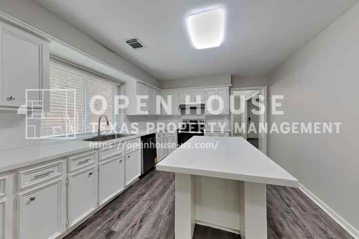 1315 Forest Hollow Dr - Photo 6 of 22