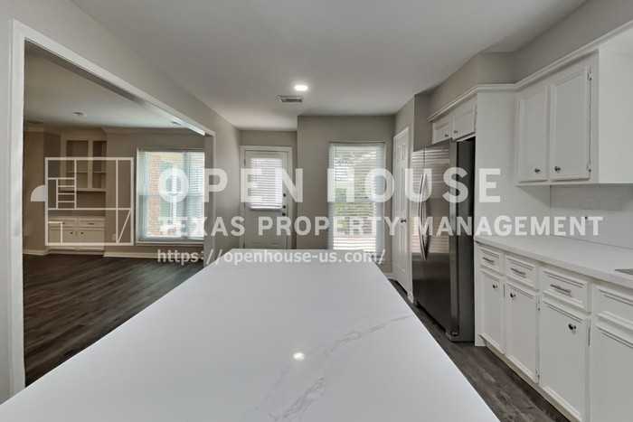 1315 Forest Hollow Dr - Photo 7 of 22