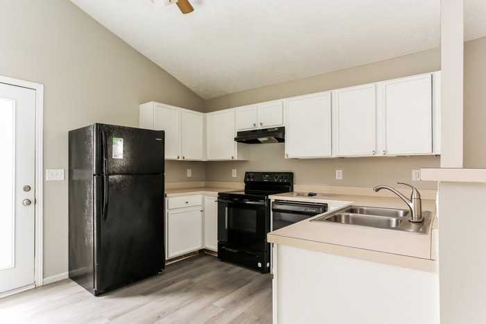 2650 Patrick Henry Ave - Photo 4 of 12