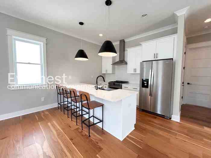 121 Lucile St - Photo 3 of 34