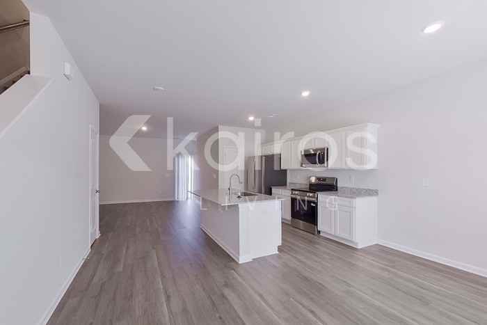 2561 Banyon Cir - Photo 4 of 24