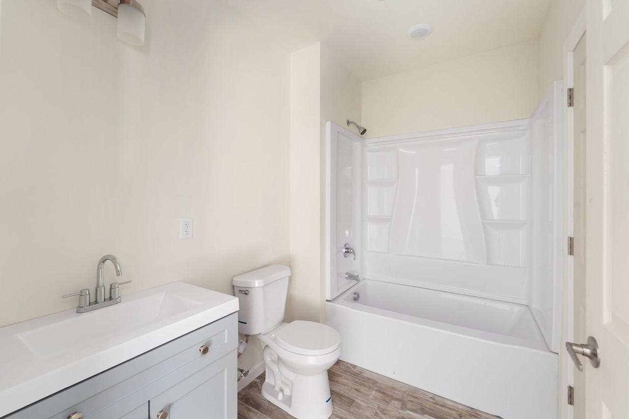 Pine Street Apartments - Photo 6 of 12