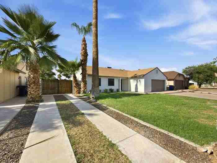 4910 W Gail Dr - Photo 2 of 32