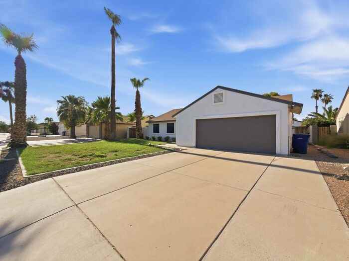 4910 W Gail Dr - Photo 4 of 32
