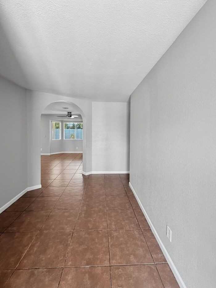 4910 W Gail Dr - Photo 5 of 32