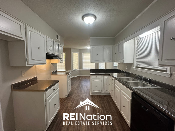 6312 Raleigh Lagrange Rd - Photo 5 of 18