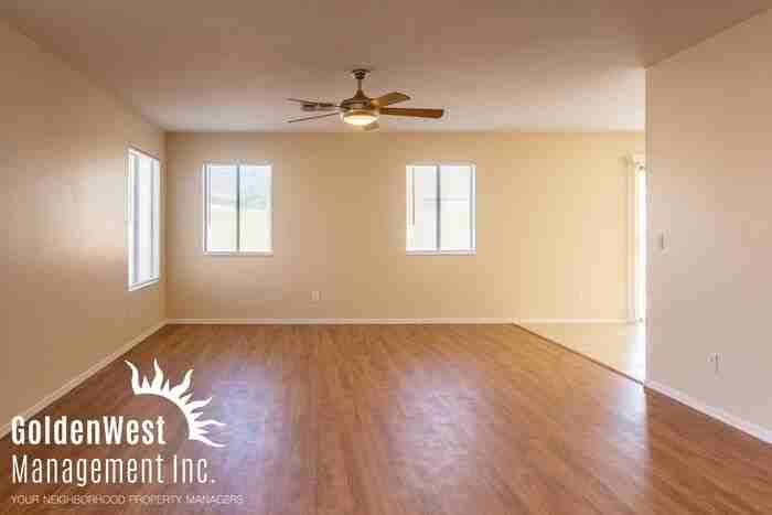 11408 W Hutton Dr - Photo 3 of 18