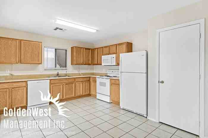 11408 W Hutton Dr - Photo 6 of 18