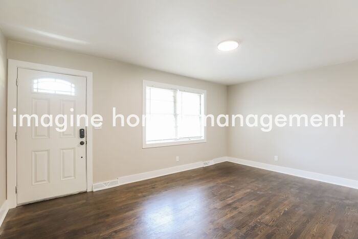 7928 Ne 56th St - Photo 3 of 12