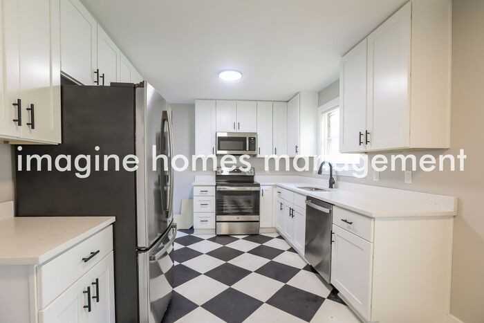7928 Ne 56th St - Photo 4 of 12