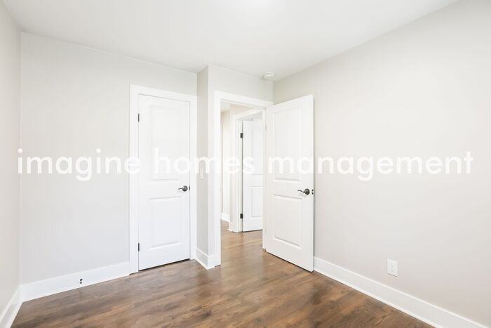 7928 Ne 56th St - Photo 6 of 12