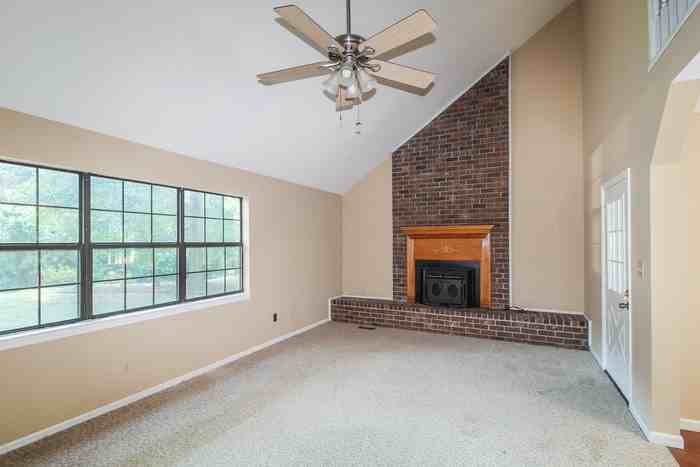 225 Tucker Rd - Photo 2 of 15