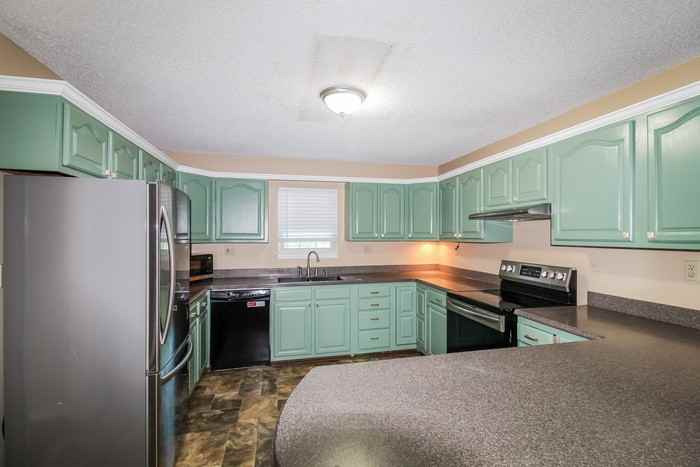 225 Tucker Rd - Photo 5 of 15