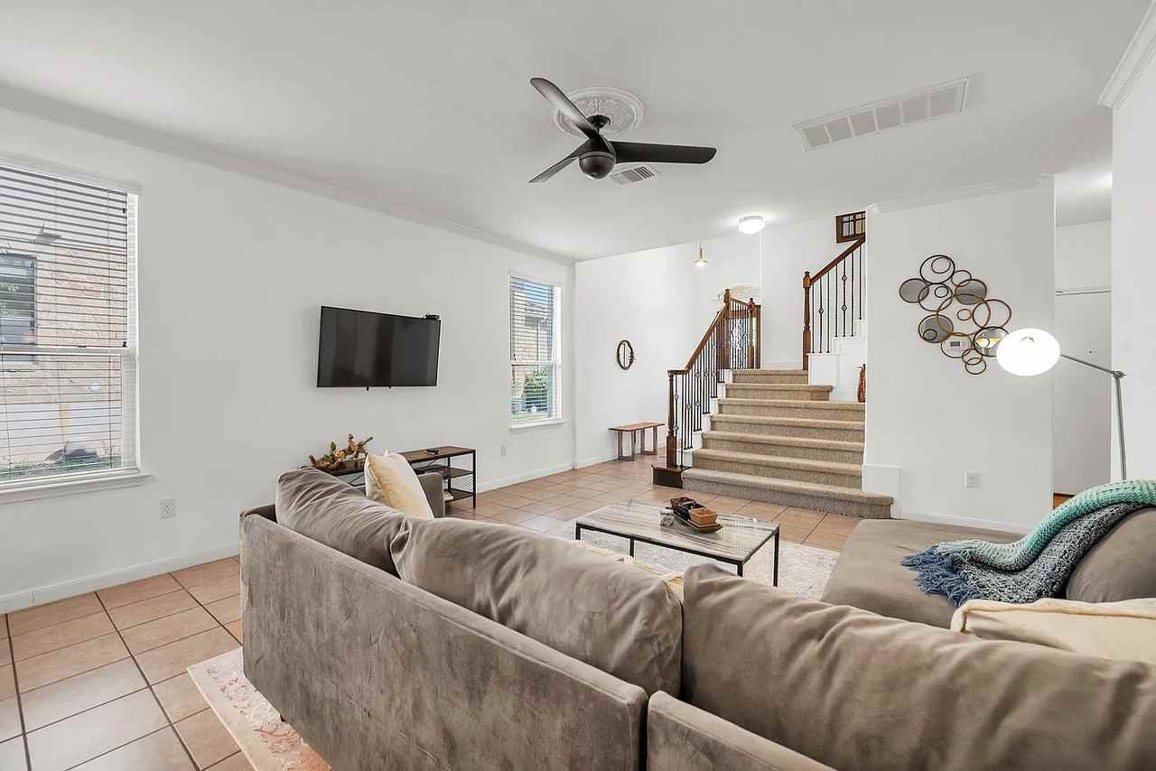 520 S Meadowlark St - Photo 3 of 36