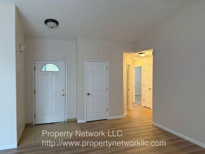 5729 Se 15th Dr - Photo 3 of 19