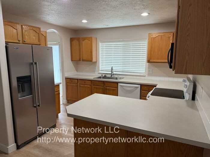5729 Se 15th Dr - Photo 7 of 19