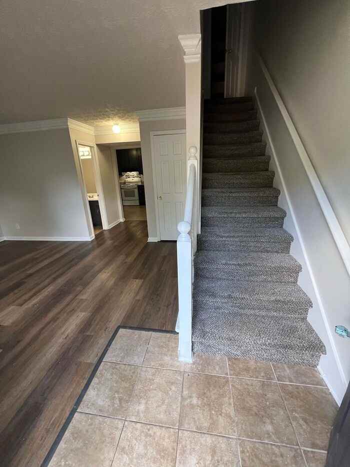 162 Scarlet Way - Photo 2 of 18