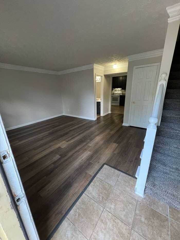 162 Scarlet Way - Photo 3 of 18