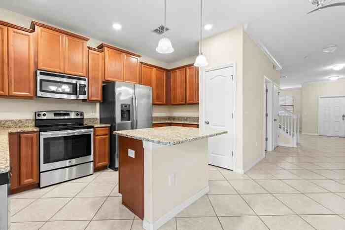 4272 Fennwood Ct - Photo 3 of 40