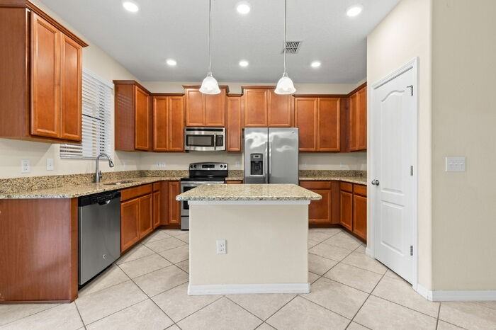 4272 Fennwood Ct - Photo 5 of 40