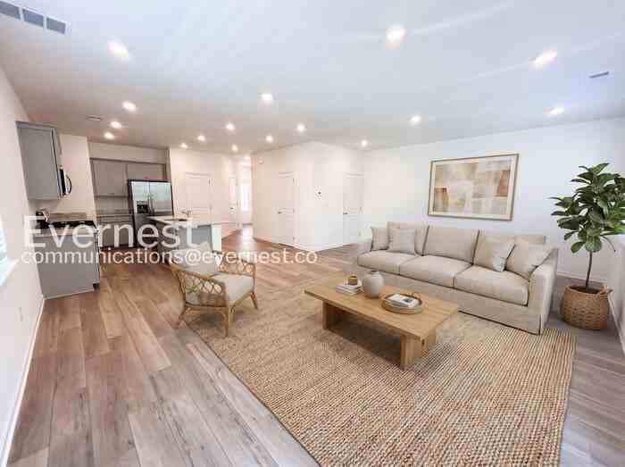 2554 States Ave - Photo 2 of 22