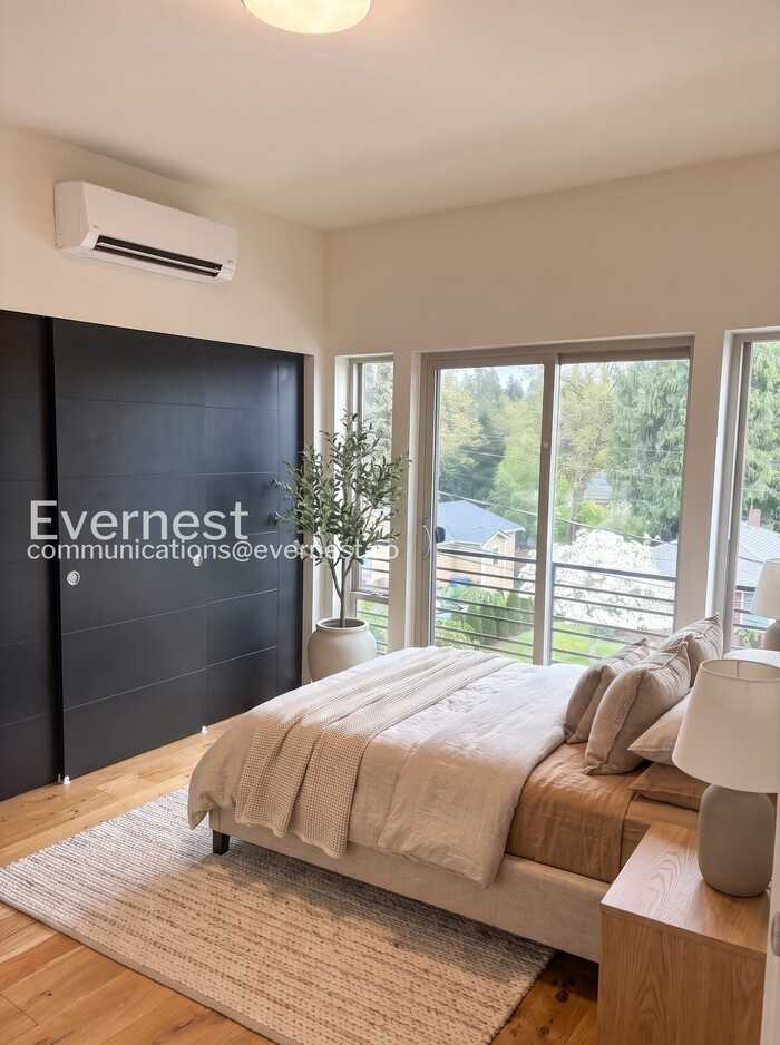 8529 Interlake Ave N #B - Photo 3 of 18