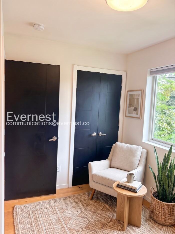 8529 Interlake Ave N #B - Photo 4 of 18