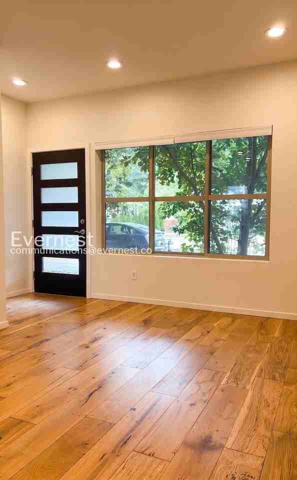 8529 Interlake Ave N #B - Photo 6 of 18