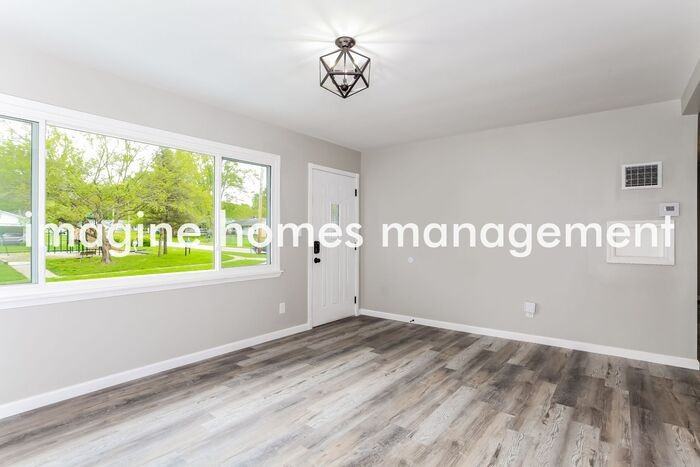 300 Navaho Dr - Photo 3 of 14