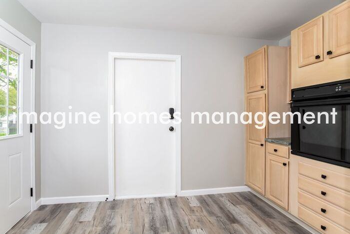 300 Navaho Dr - Photo 4 of 14
