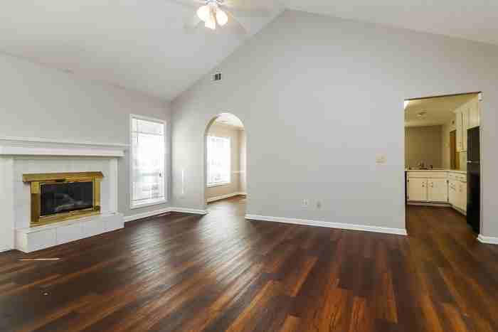 155 Somerset Dr - Photo 4 of 16