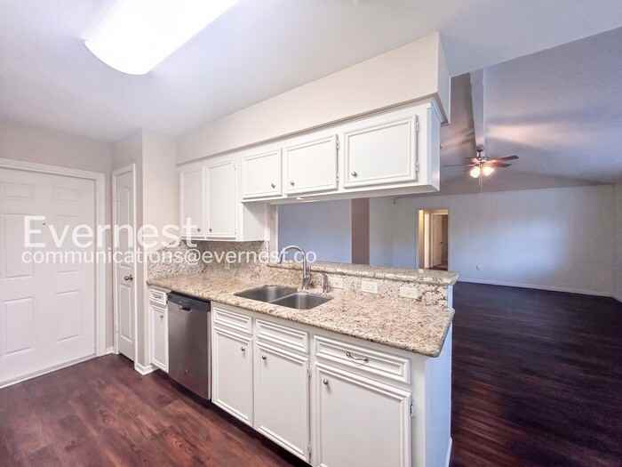 5311 Lincoln Town Dr - Photo 6 of 23