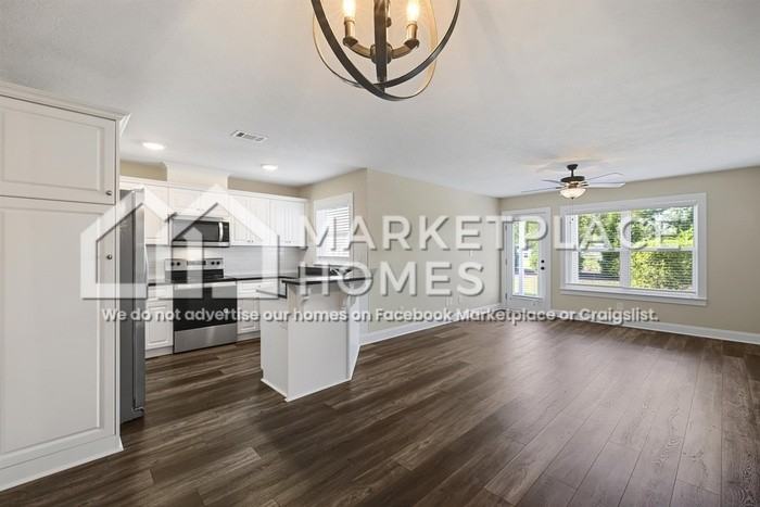 2219 Perrins Ln - Photo 5 of 30