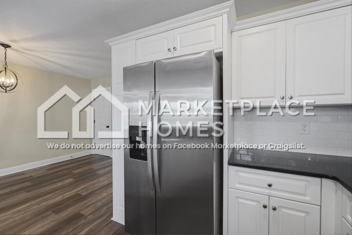 2219 Perrins Ln - Photo 7 of 30