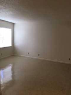 Chateaux Apartments - Photo 4 of 9