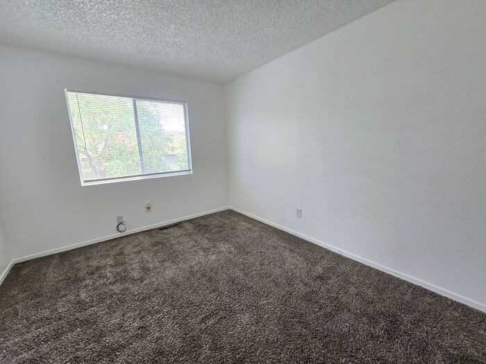 1414 E 9th St #2 - Photo 7 of 20