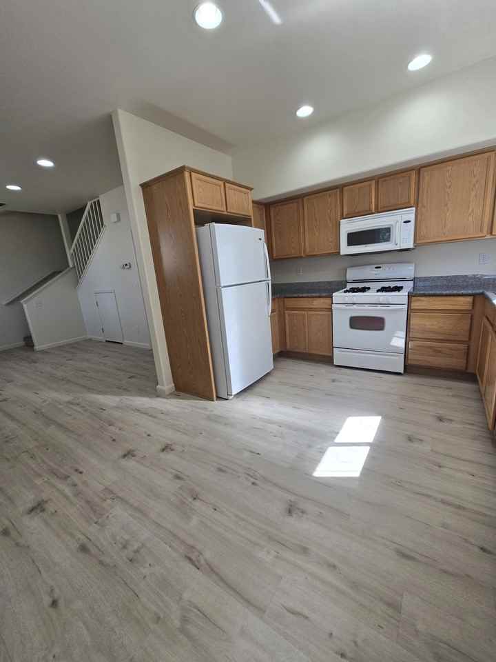 1751 Pinewood Dr #3D - Photo 5 of 12