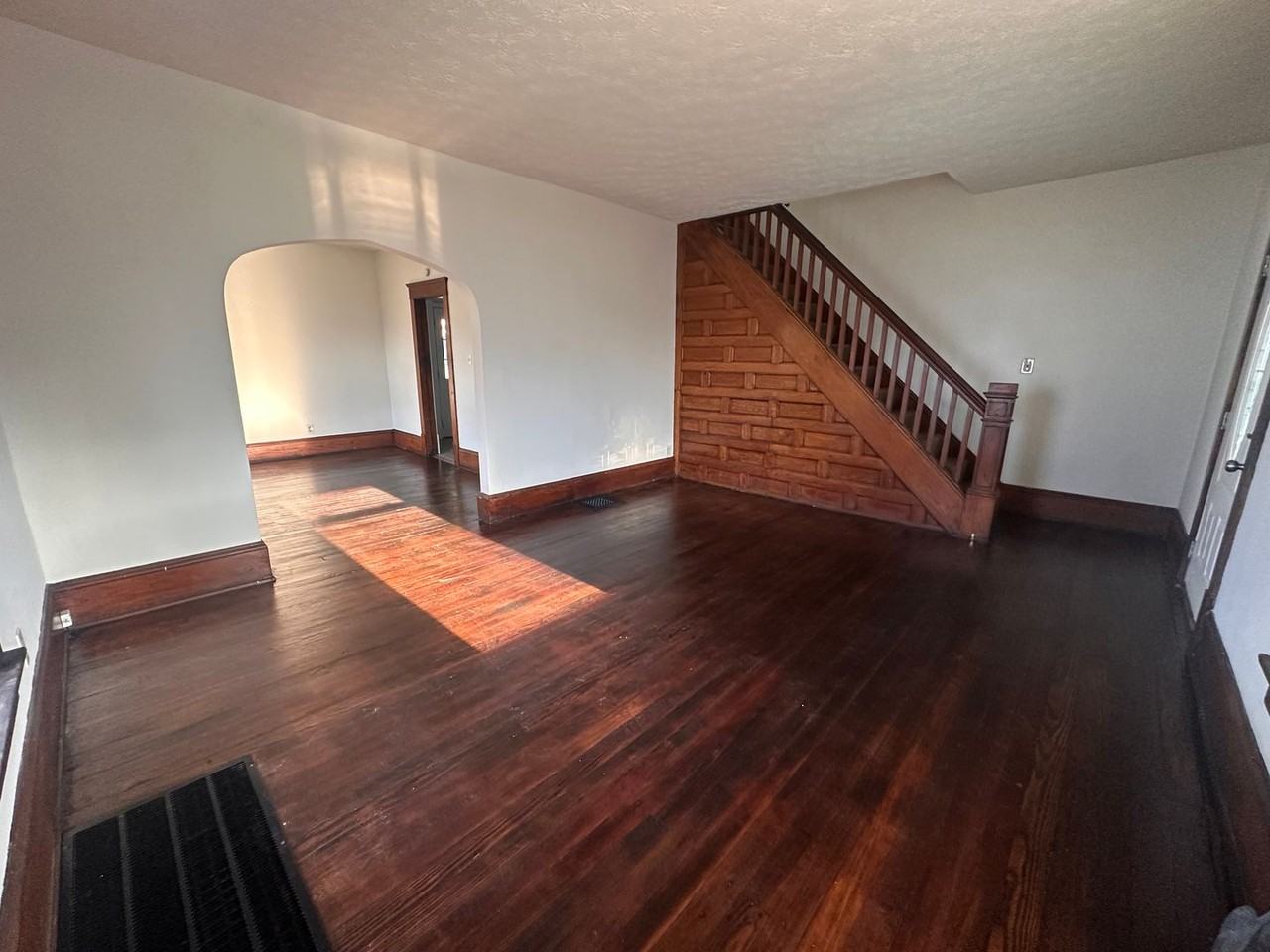 913 Smith Ave Sw #NA - Photo 3 of 10