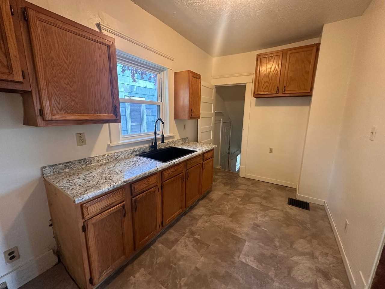 913 Smith Ave Sw #NA - Photo 5 of 10
