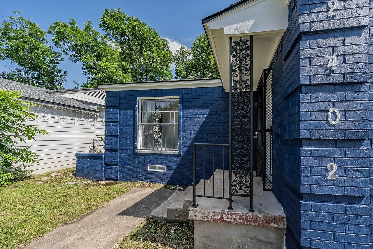 2402 E Overton Rd #NA - Photo 2 of 21