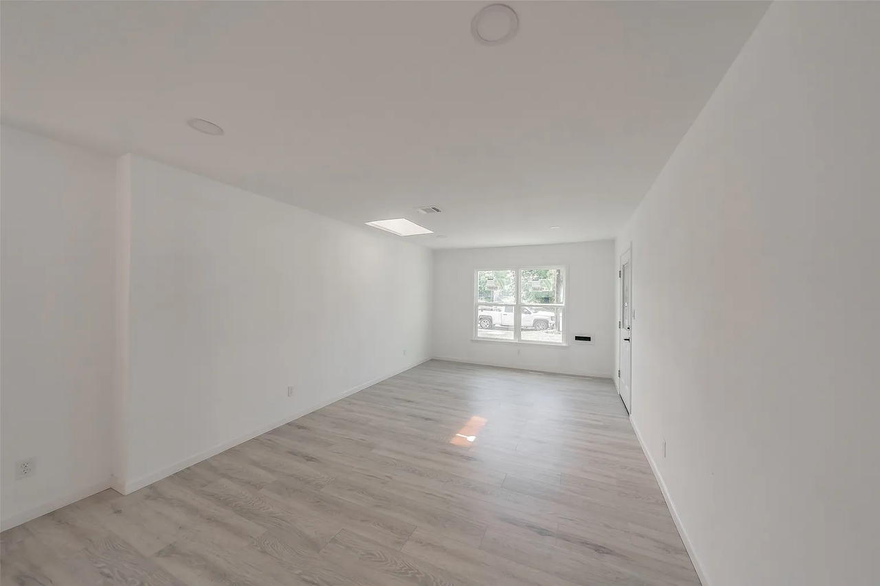 2402 E Overton Rd #NA - Photo 6 of 21